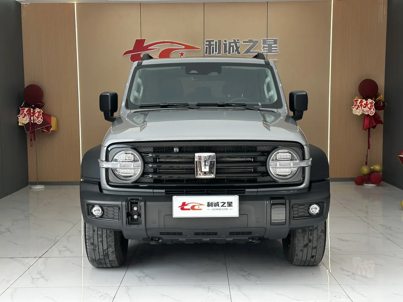 Tank 300  из Китая