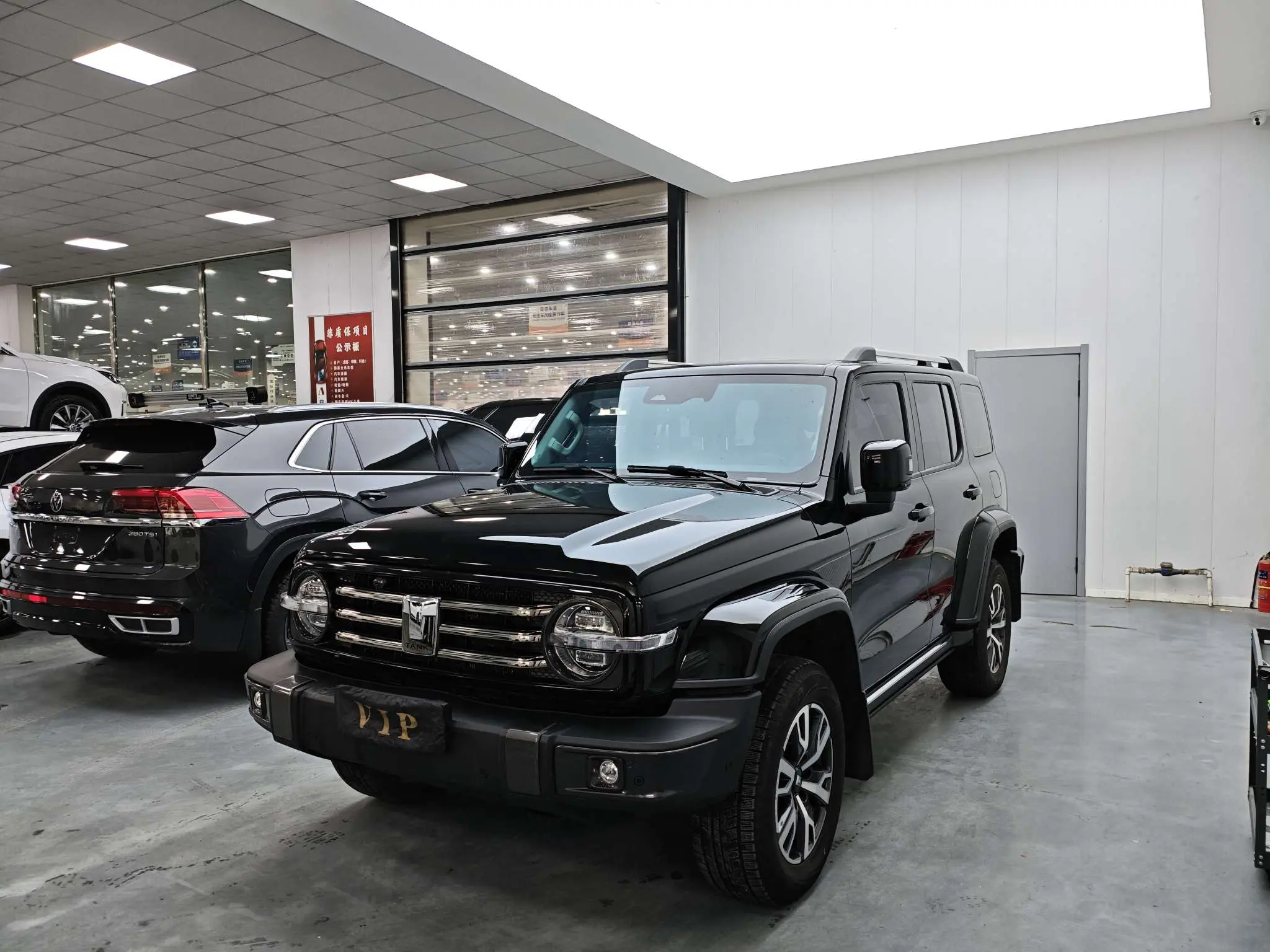 Tank 300  из Китая