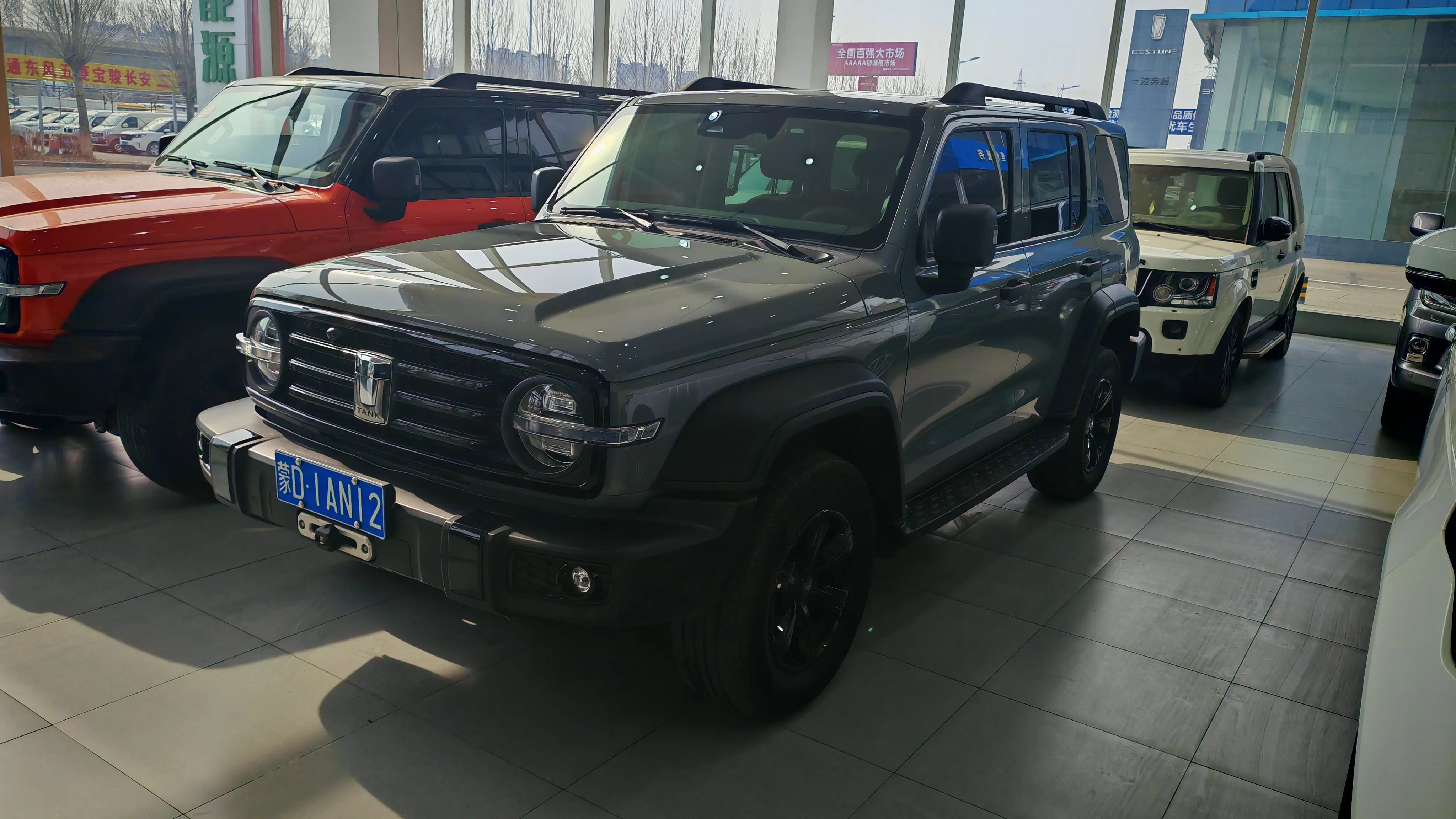 Tank 300  из Китая