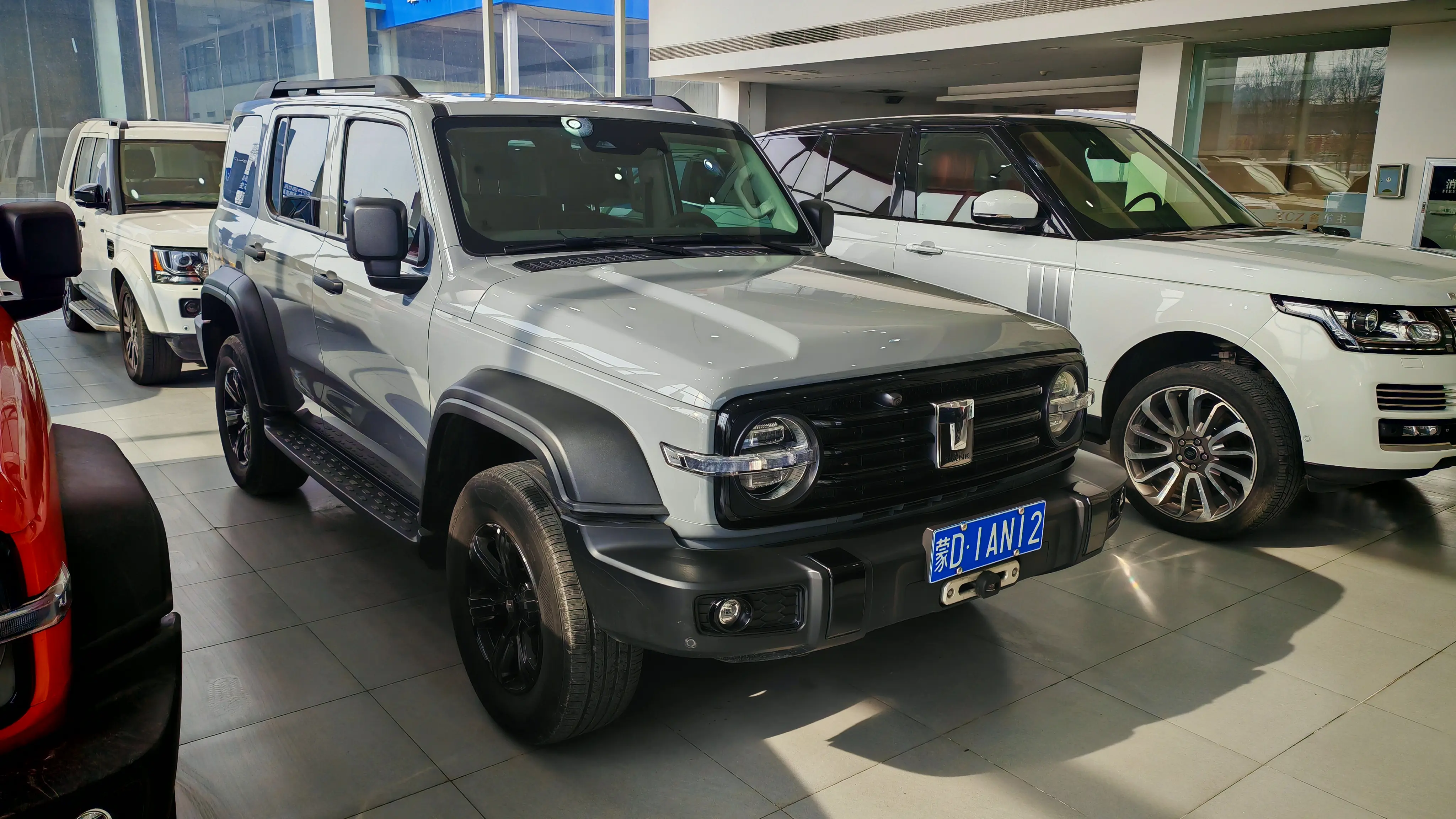 Tank 300  из Китая