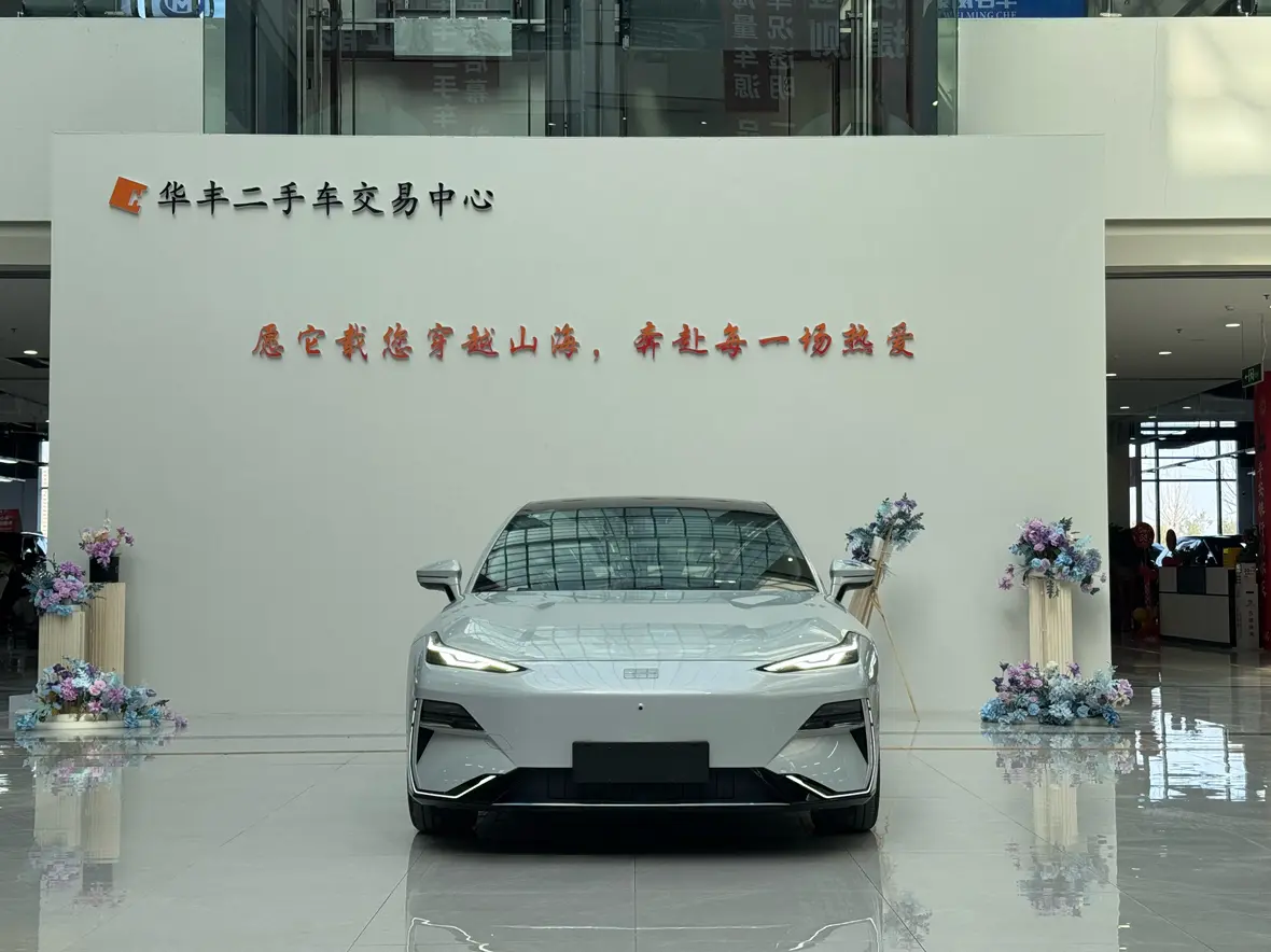 Geely Galaxy E8  из Китая