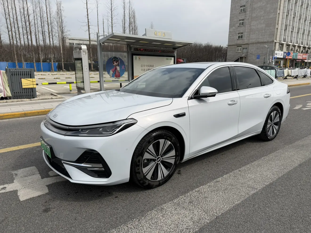 Geely Galaxy A7 PHEV  из Китая