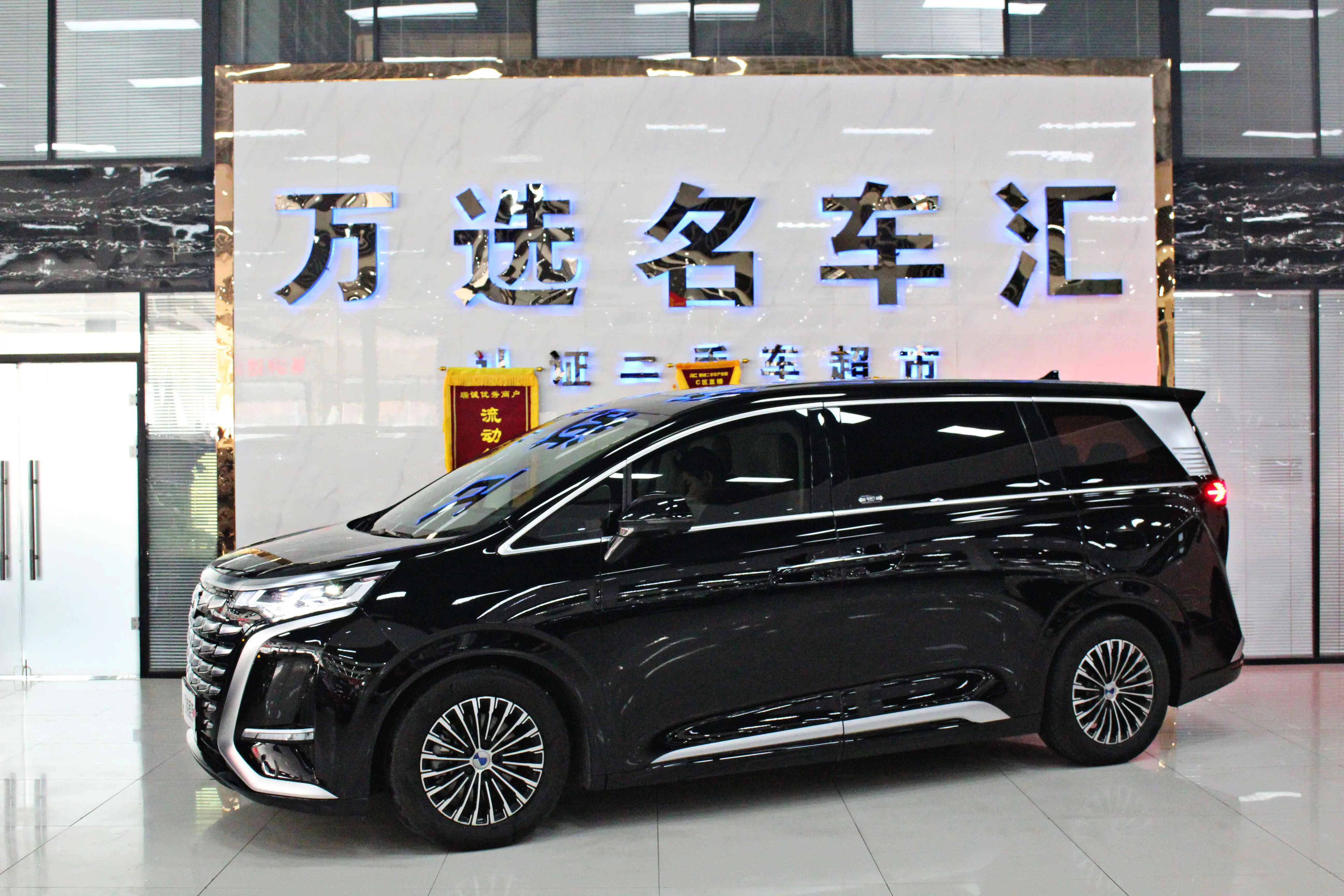 Denza D9 DM  из Китая