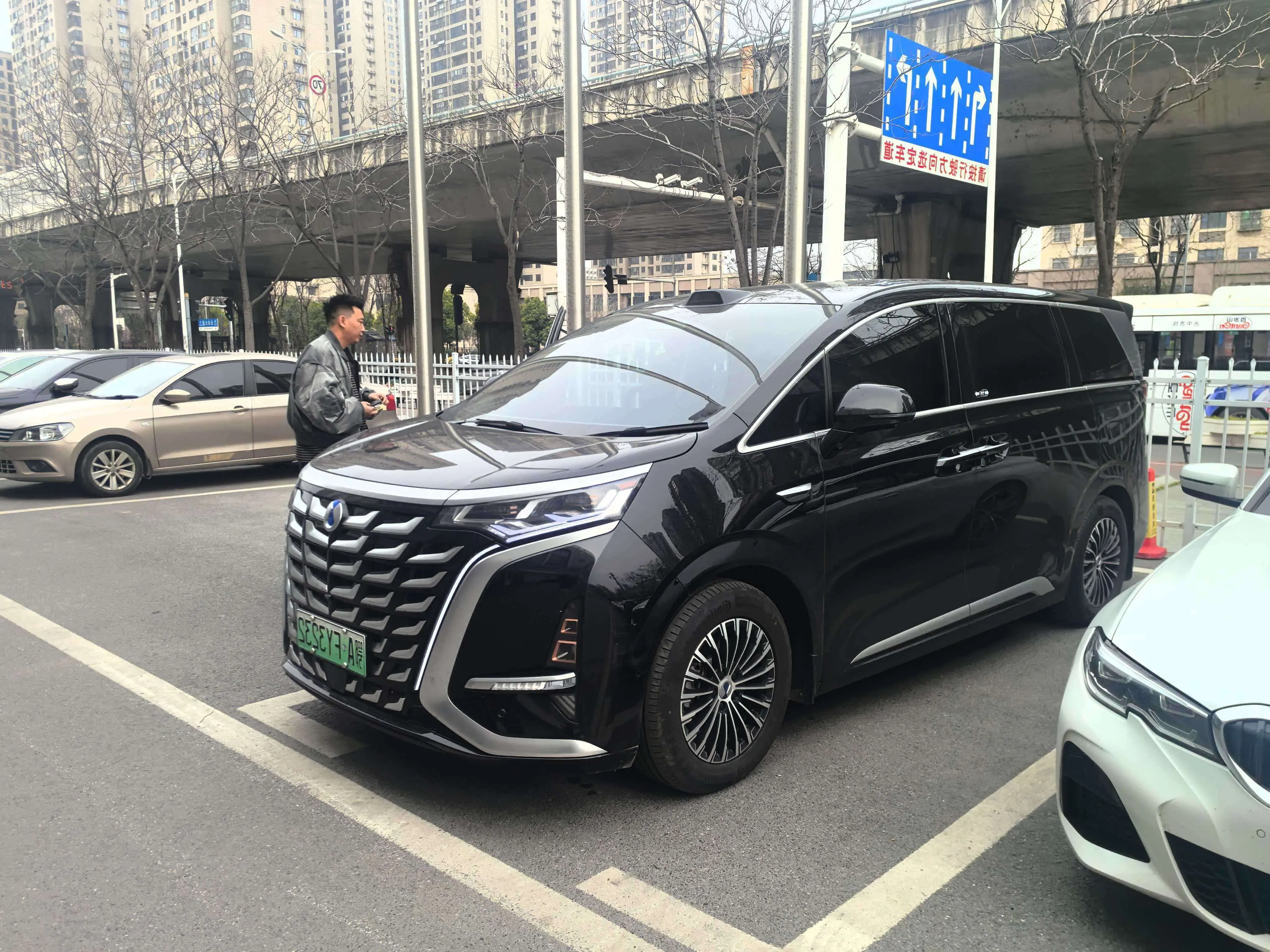 Denza D9 DM  из Китая