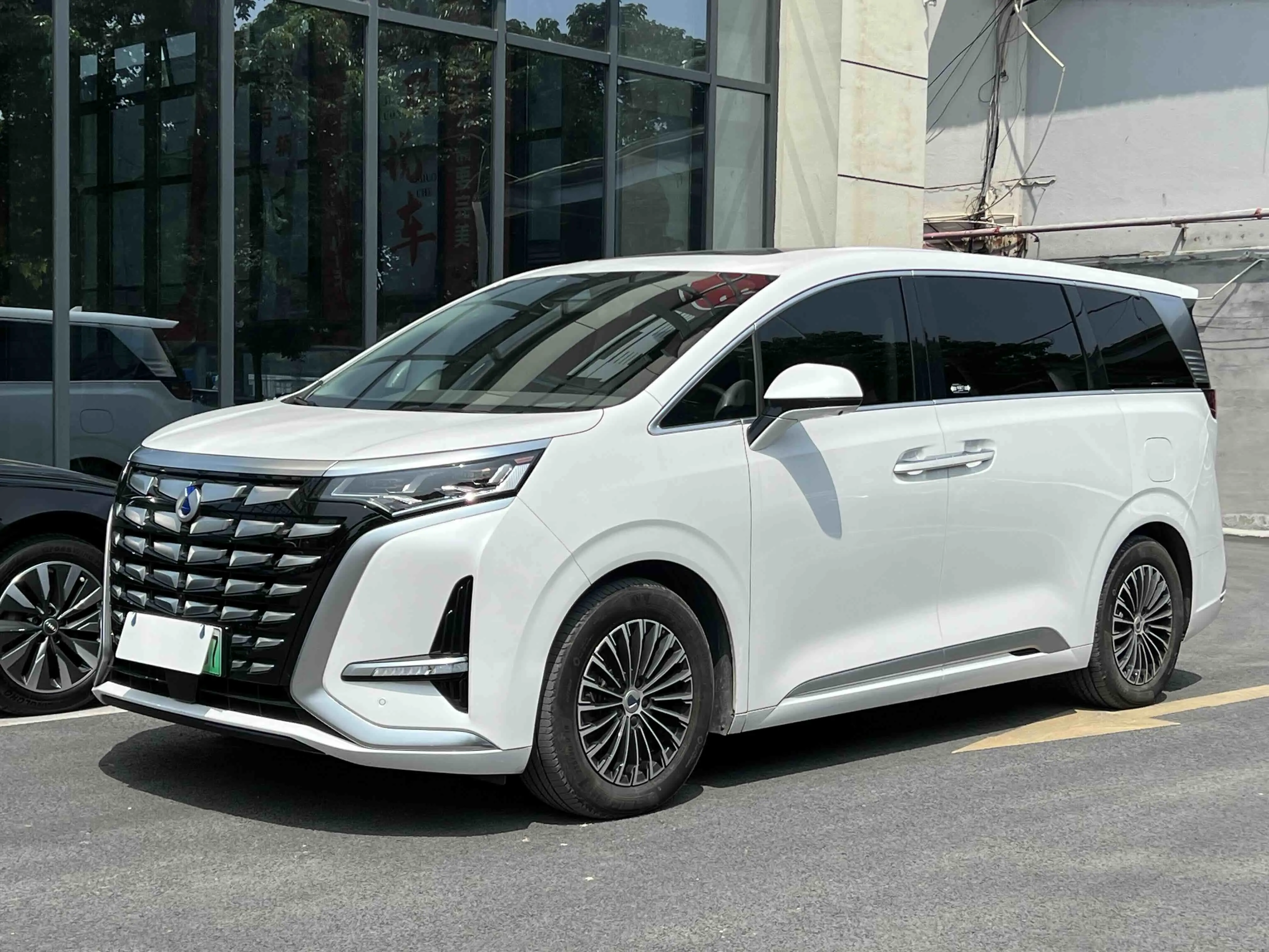 Denza D9 DM  из Китая