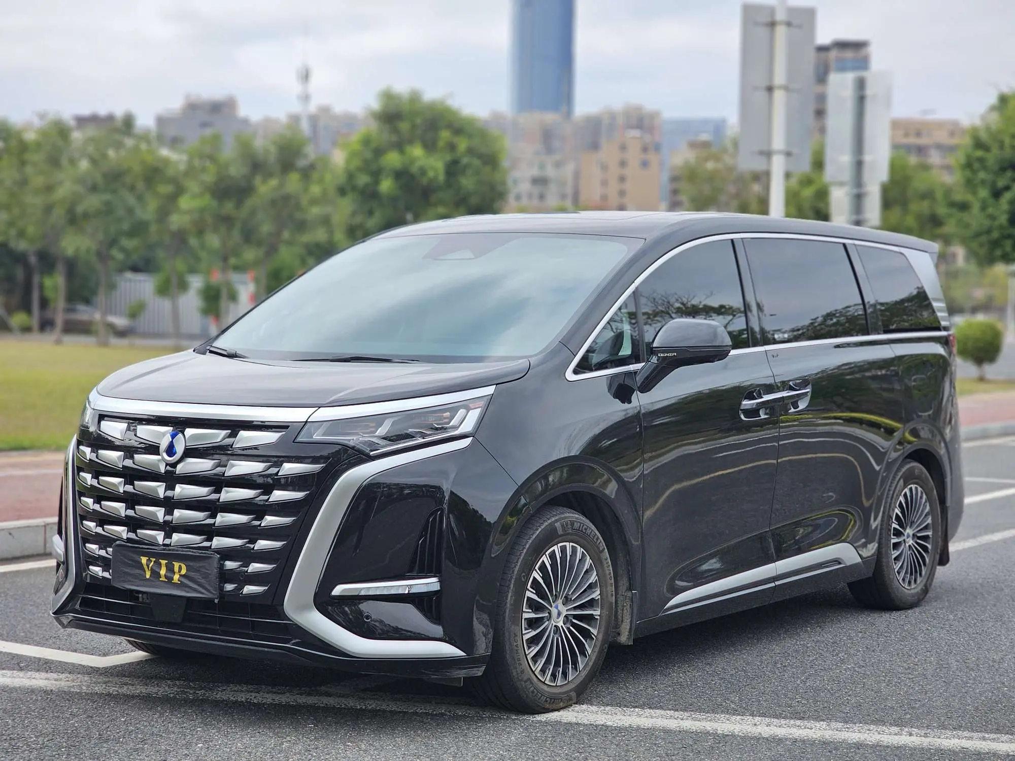 Denza D9 DM  из Китая