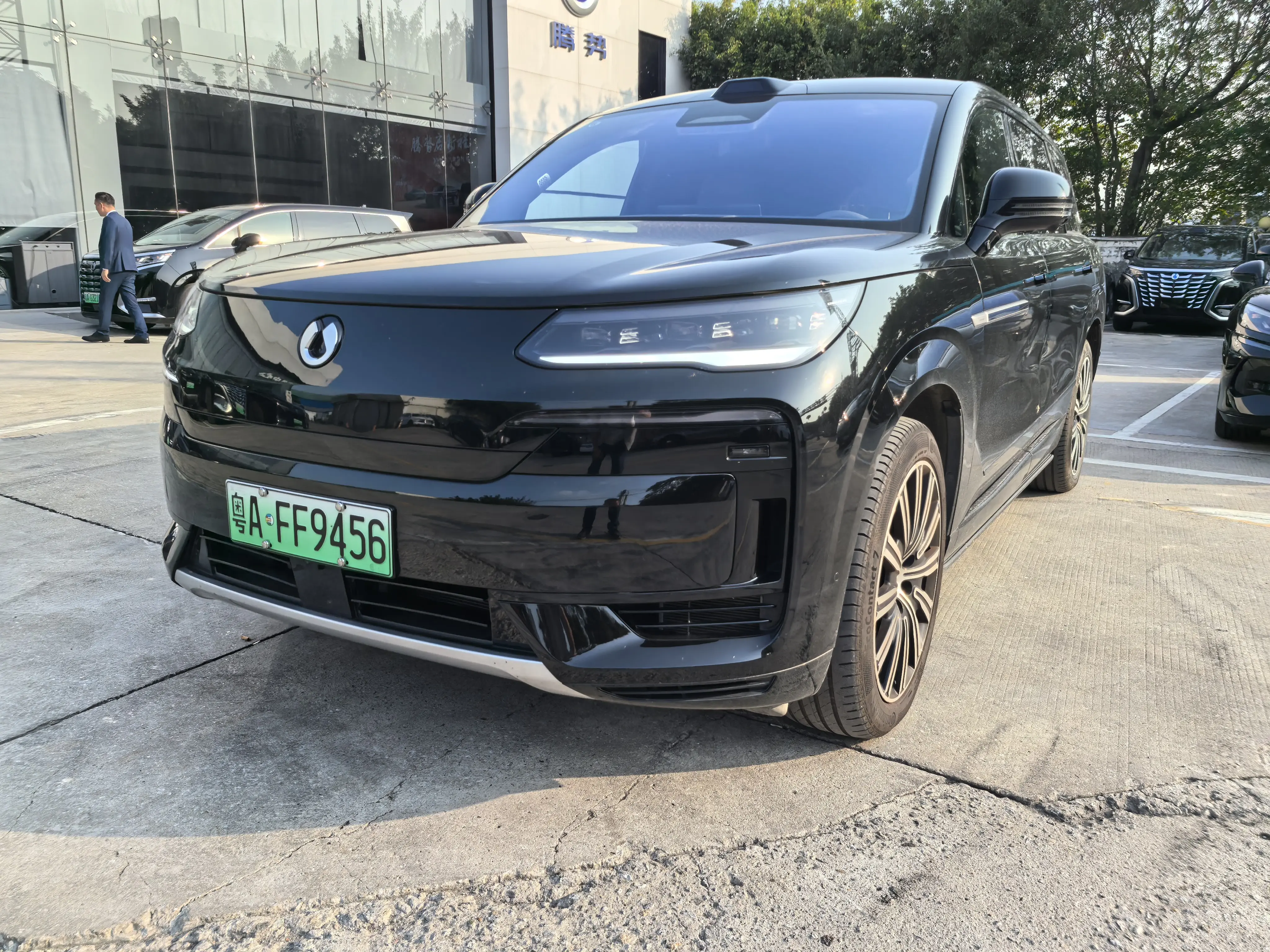 Denza Tengzhong N9 DM  из Китая