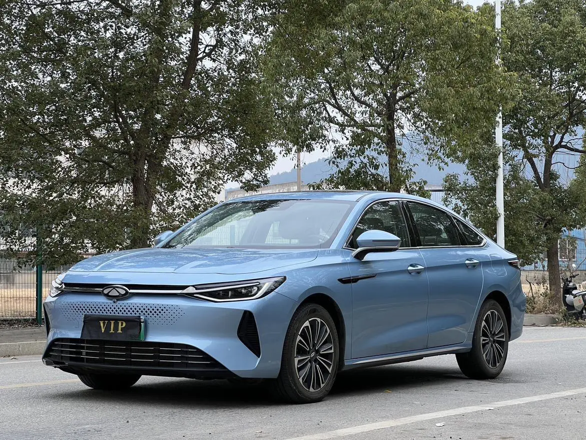 Chery Fengyun A8  из Китая