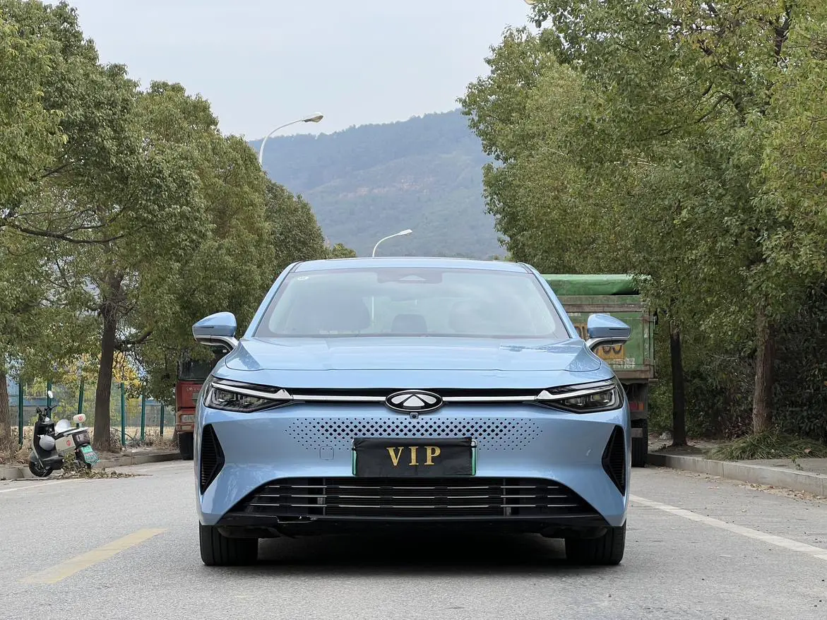 Chery Fengyun A8  из Китая