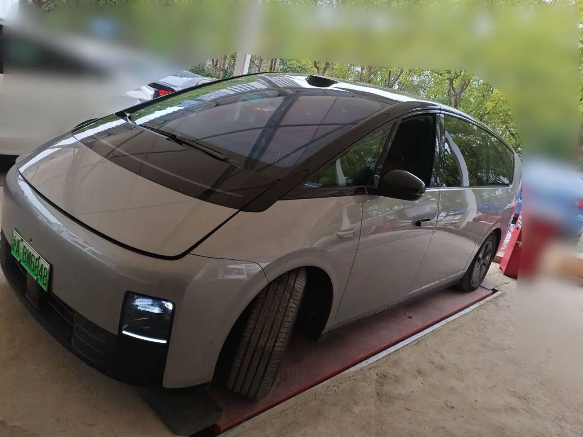 Li MEGA (Ideal MEGA)  из Китая