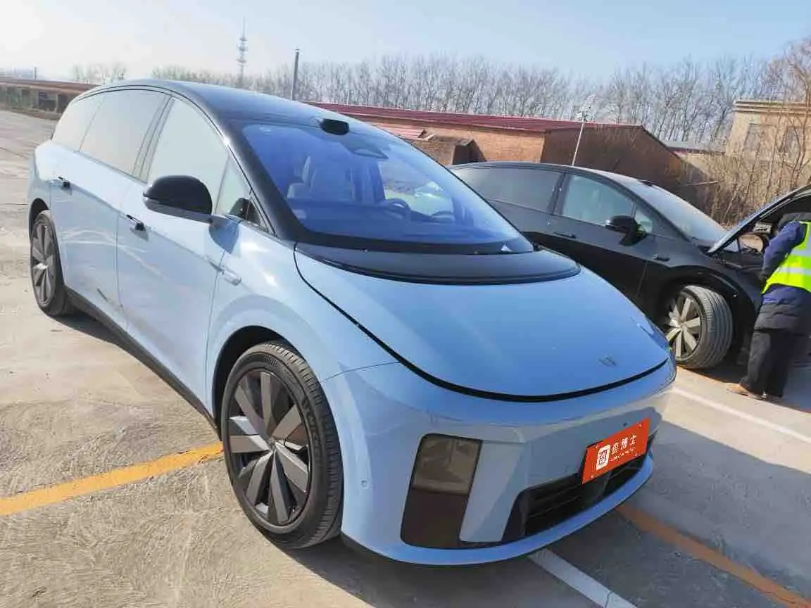 Li Ideal i8  из Китая