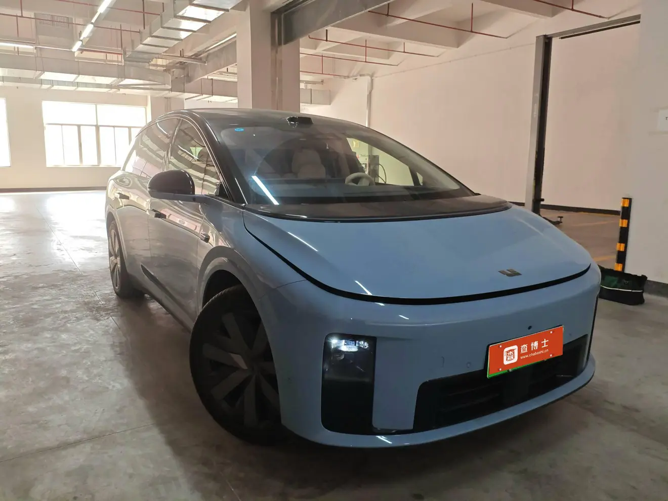 Li Ideal i8  из Китая