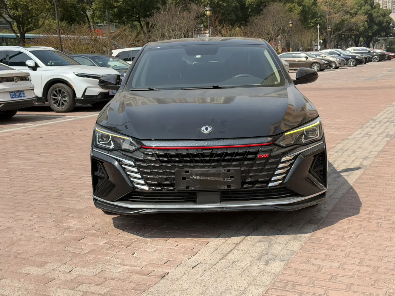 Dongfeng Yixuan MAX  из Китая