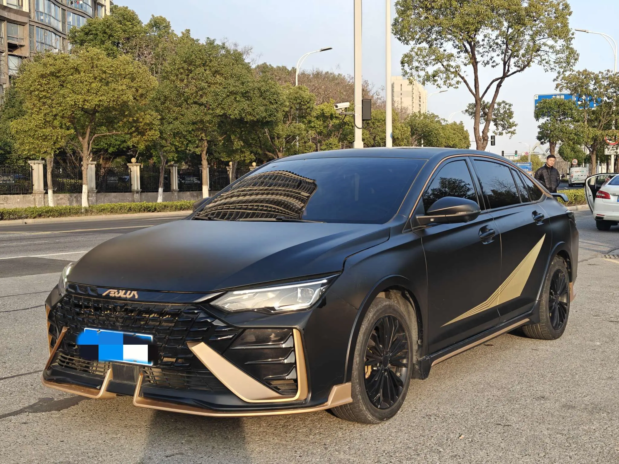 Dongfeng Yixuan MAX  из Китая