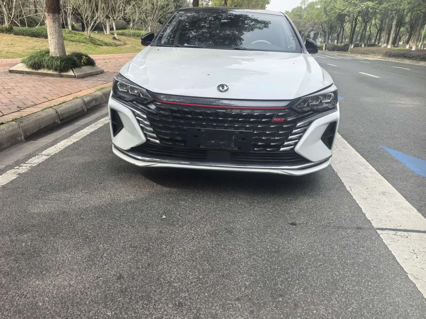 Dongfeng Yixuan MAX  из Китая