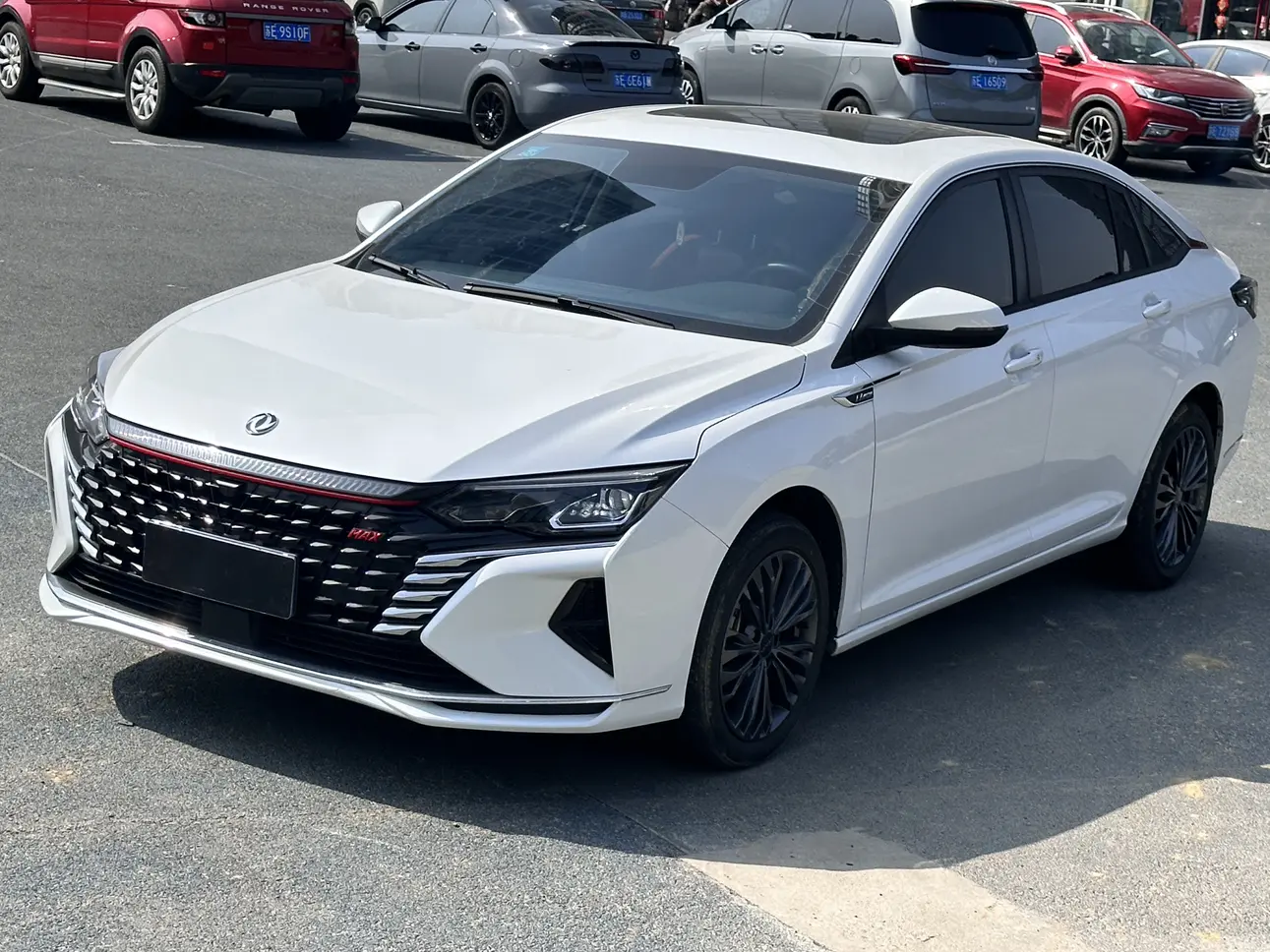 Dongfeng Yixuan MAX  из Китая