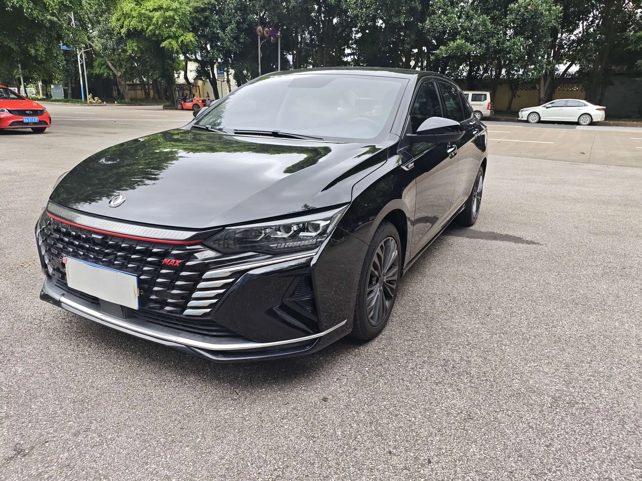 Dongfeng Yixuan MAX  из Китая