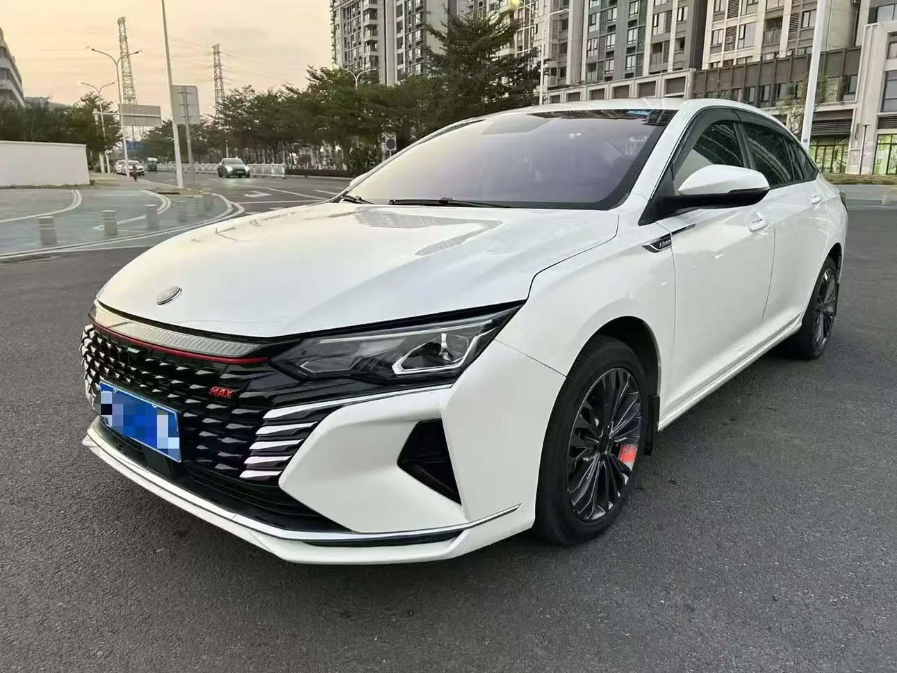 Dongfeng Yixuan MAX  из Китая