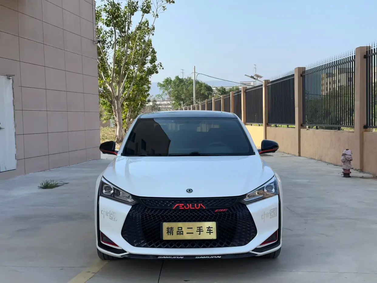 Dongfeng Yixuan  из Китая