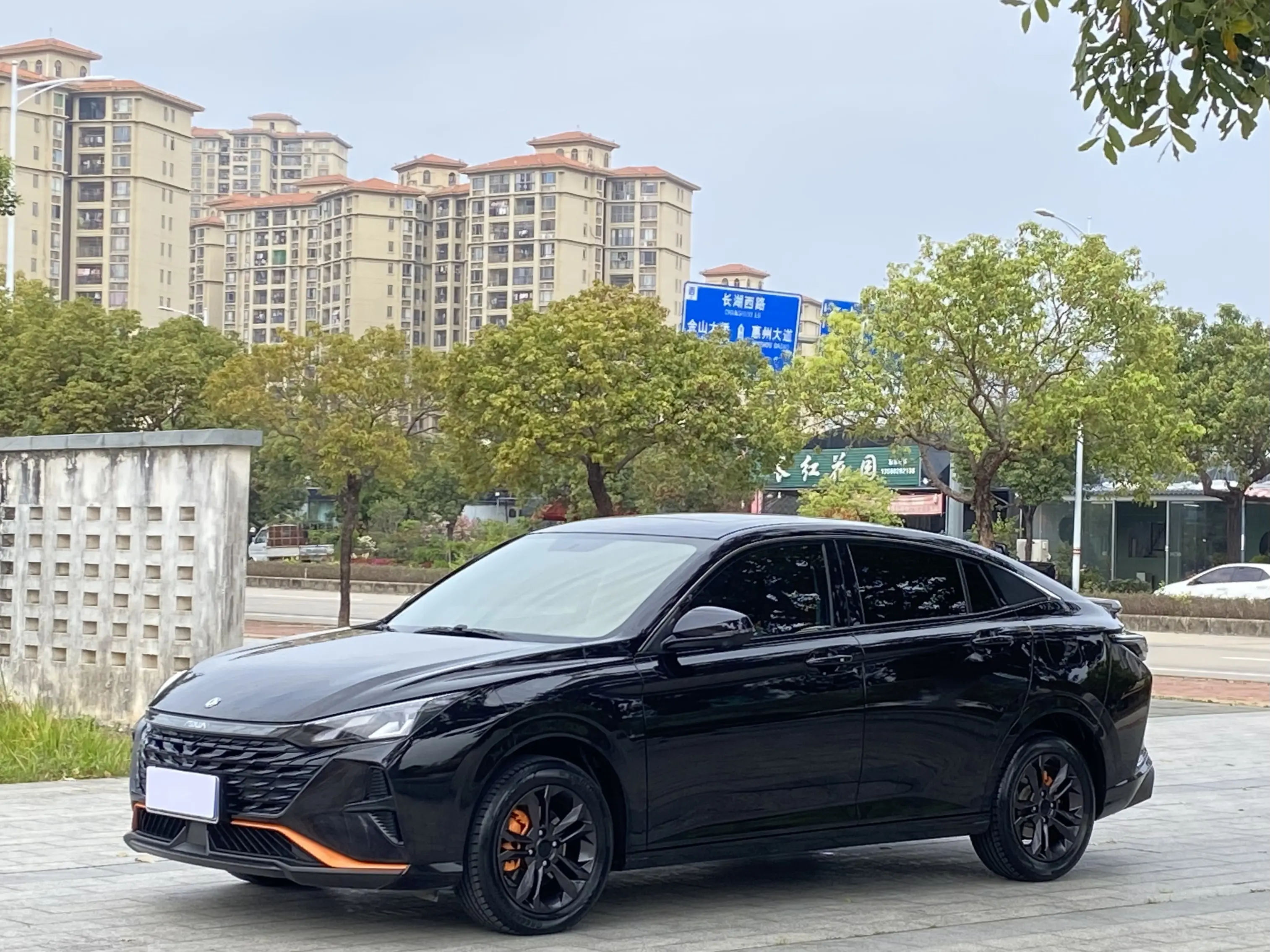 Dongfeng Yixuan  из Китая