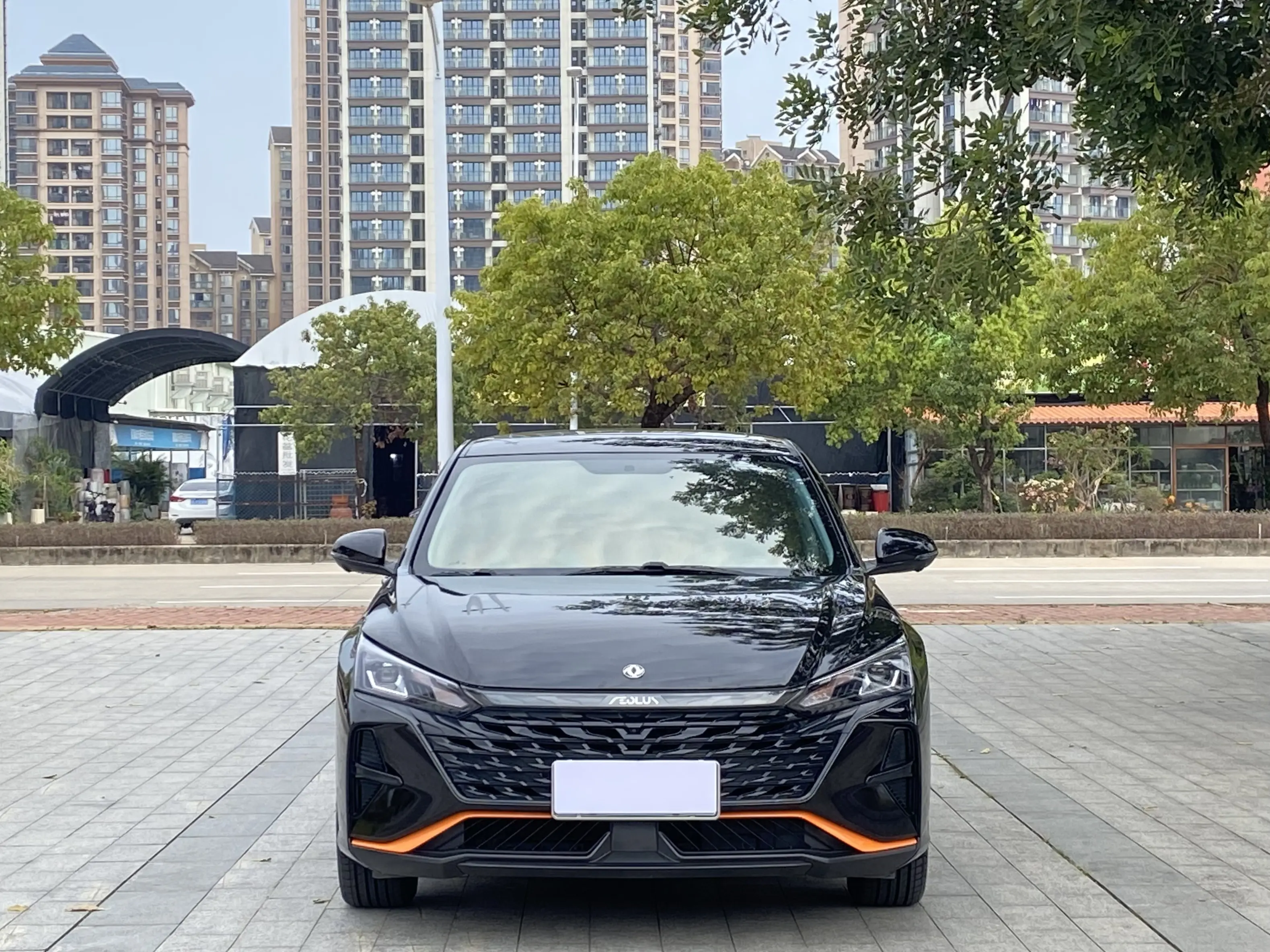 Dongfeng Yixuan  из Китая