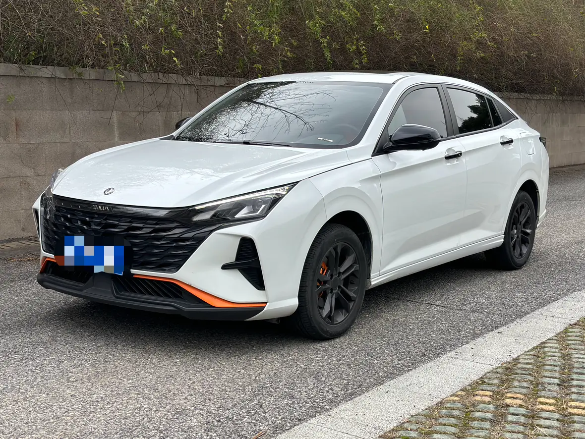 Dongfeng Yixuan  из Китая