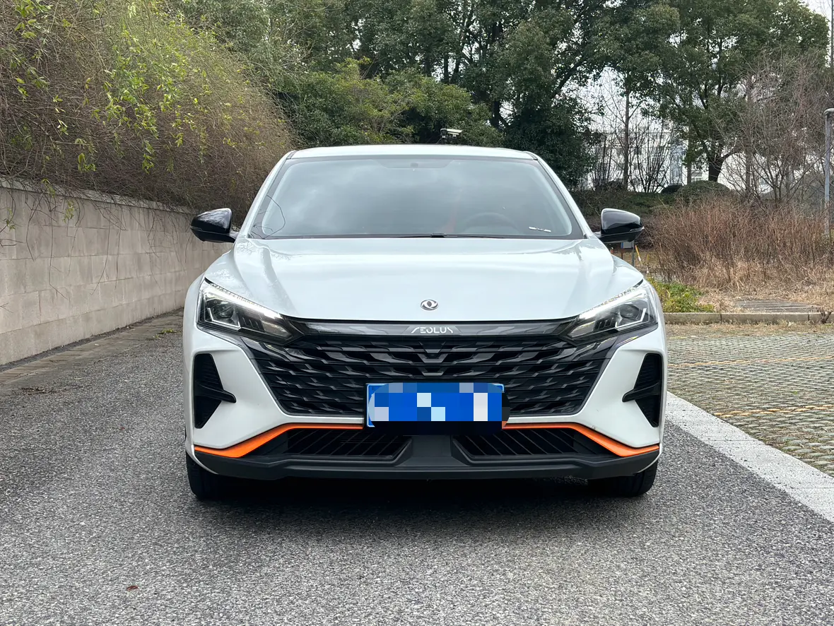 Dongfeng Yixuan  из Китая