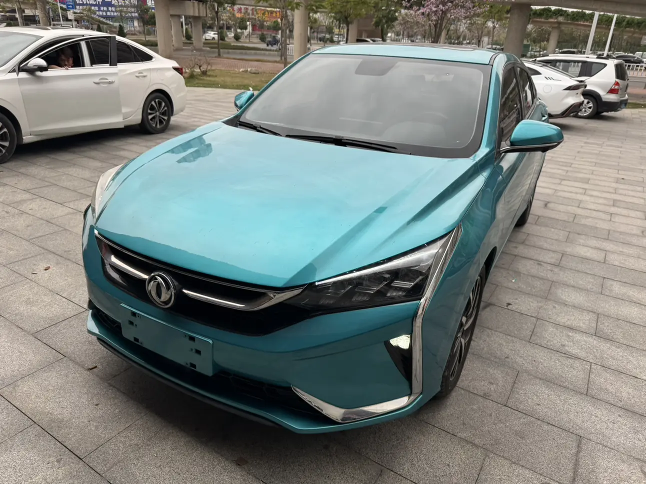 Dongfeng Yixuan  из Китая