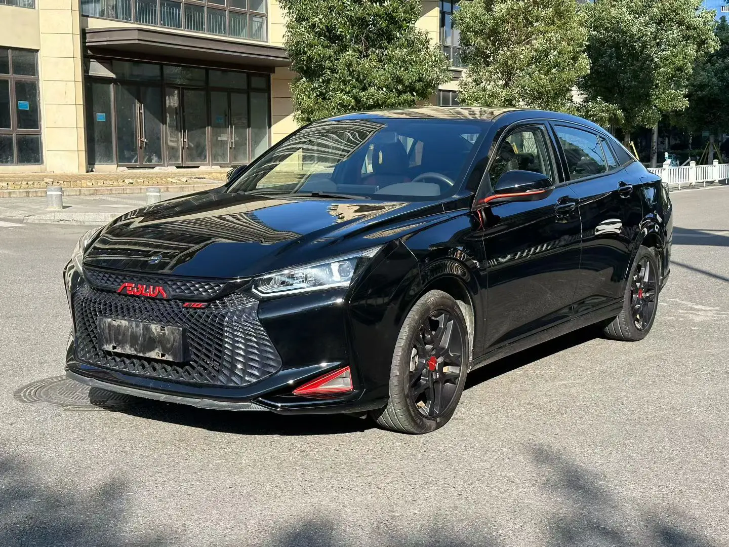 Dongfeng Yixuan  из Китая