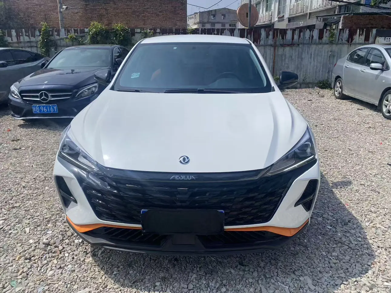 Dongfeng Yixuan  из Китая