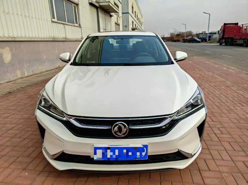 Dongfeng Yixuan  из Китая