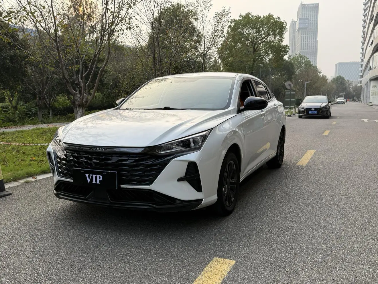 Dongfeng Yixuan  из Китая