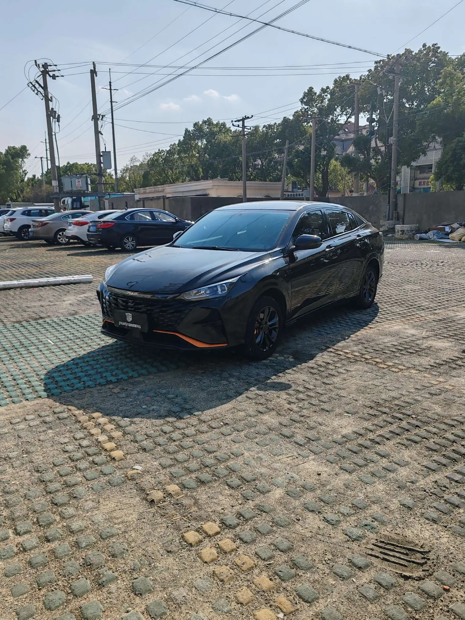 Dongfeng Yixuan  из Китая