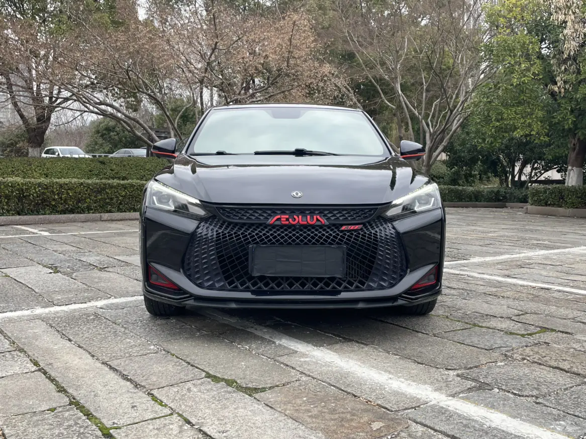 Dongfeng Yixuan  из Китая