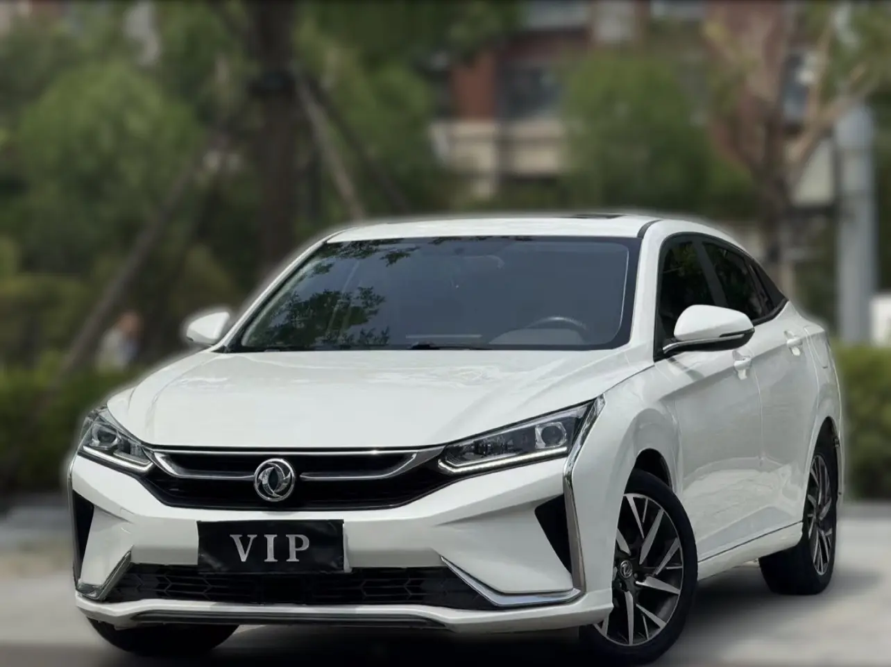 Dongfeng Yixuan  из Китая