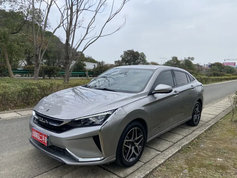 Dongfeng Yixuan  из Китая