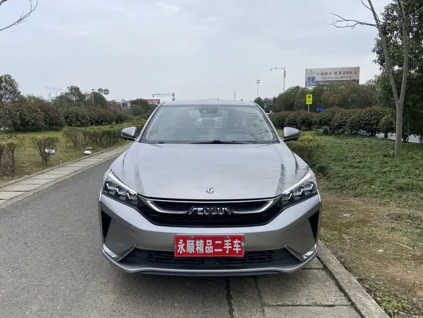 Dongfeng Yixuan  из Китая