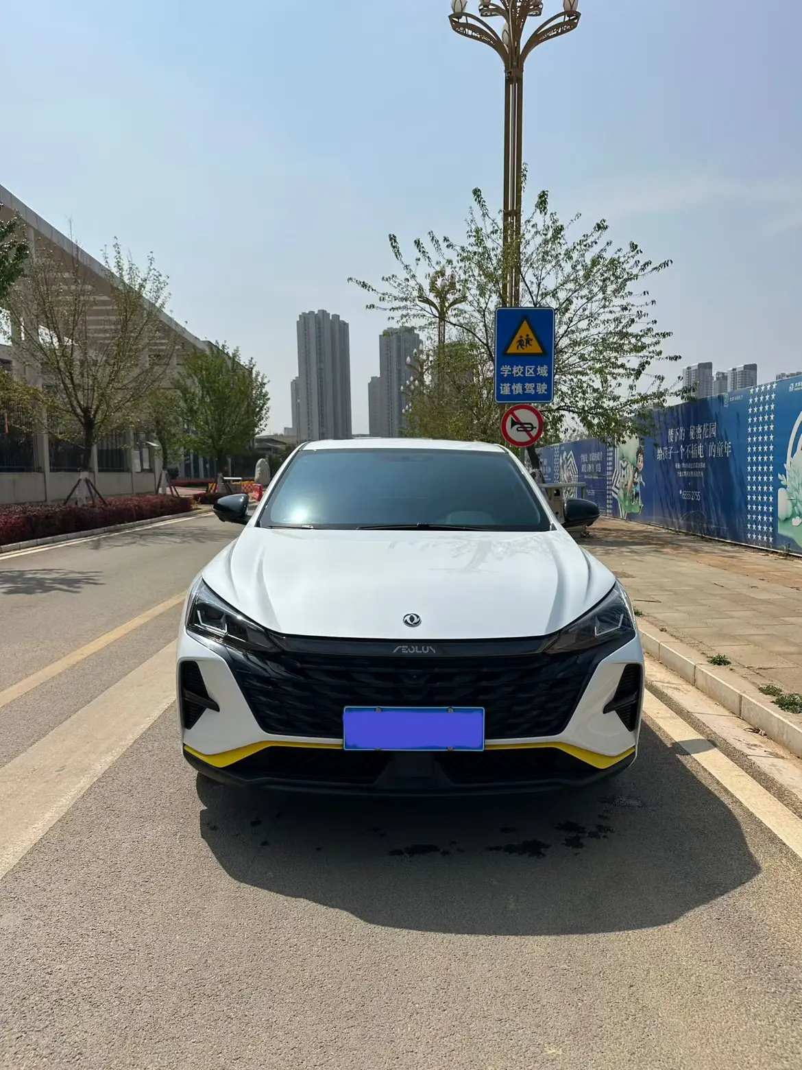 Dongfeng Yixuan  из Китая