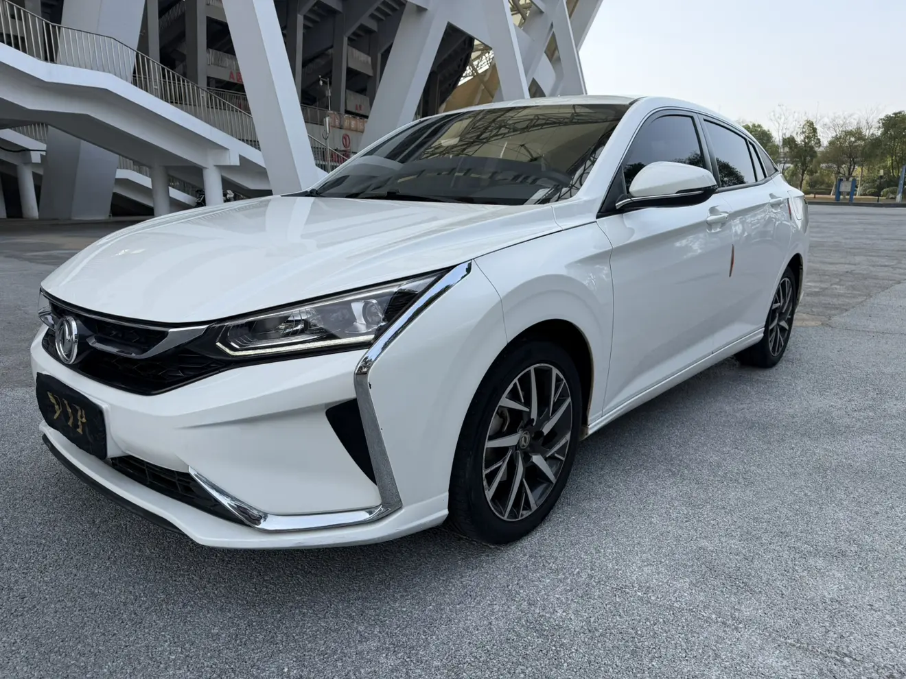 Dongfeng Yixuan  из Китая