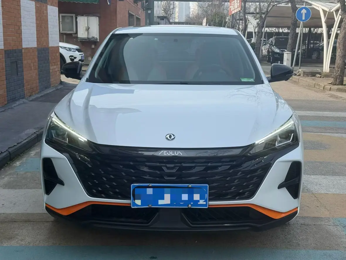 Dongfeng Yixuan  из Китая