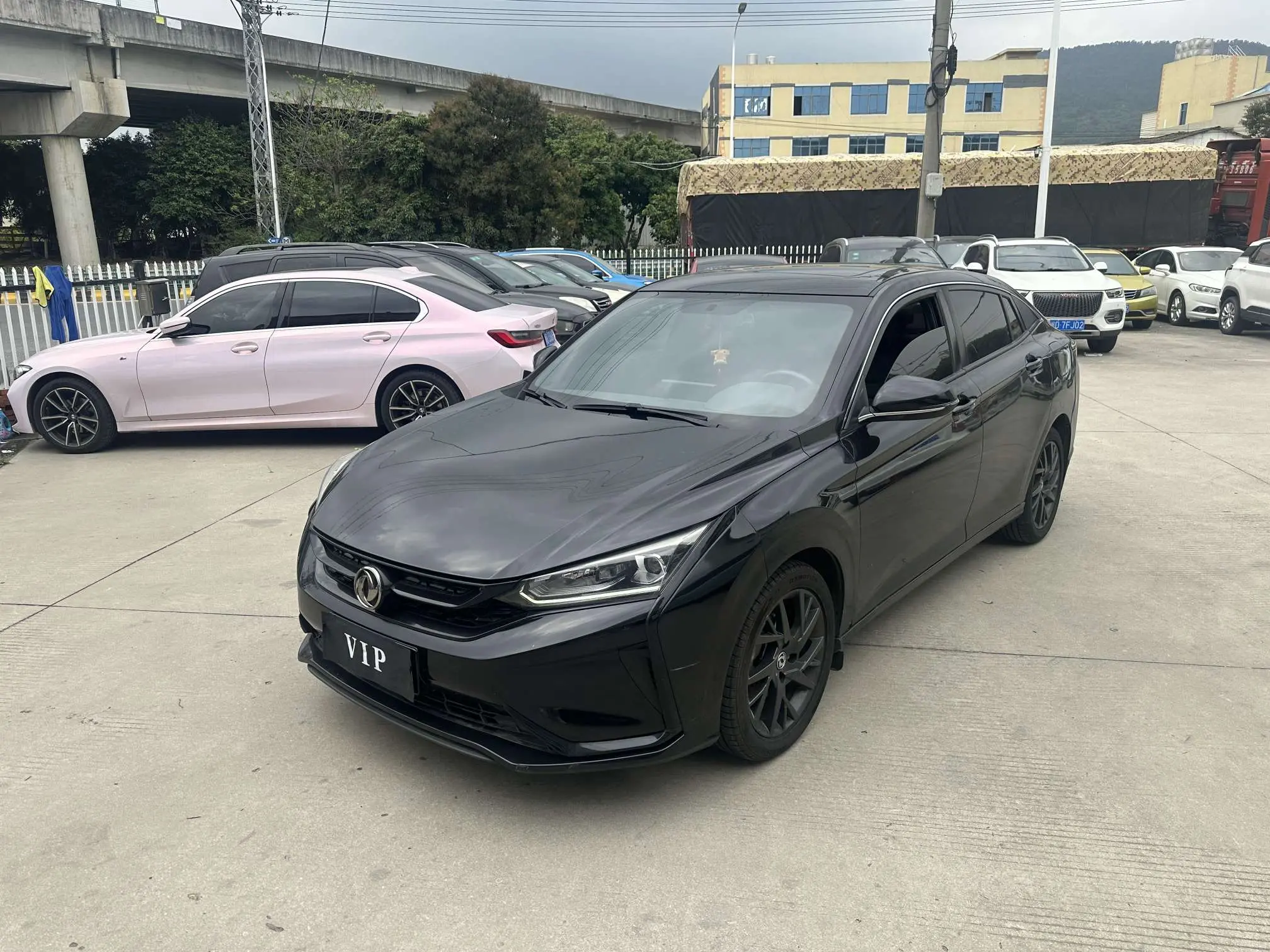 Dongfeng Yixuan  из Китая