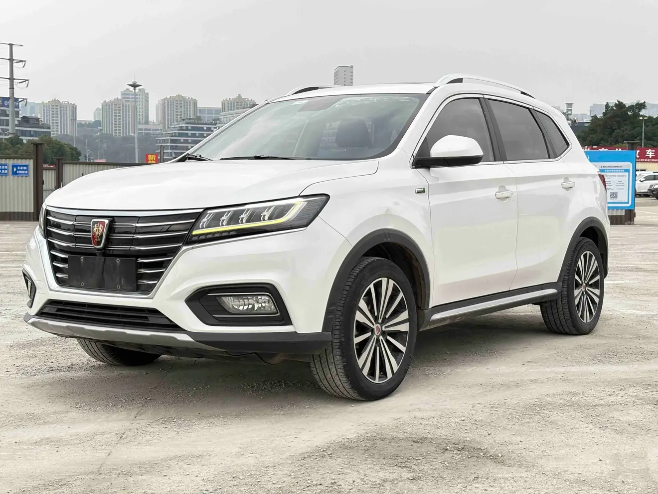 Roewe eRX5  из Китая