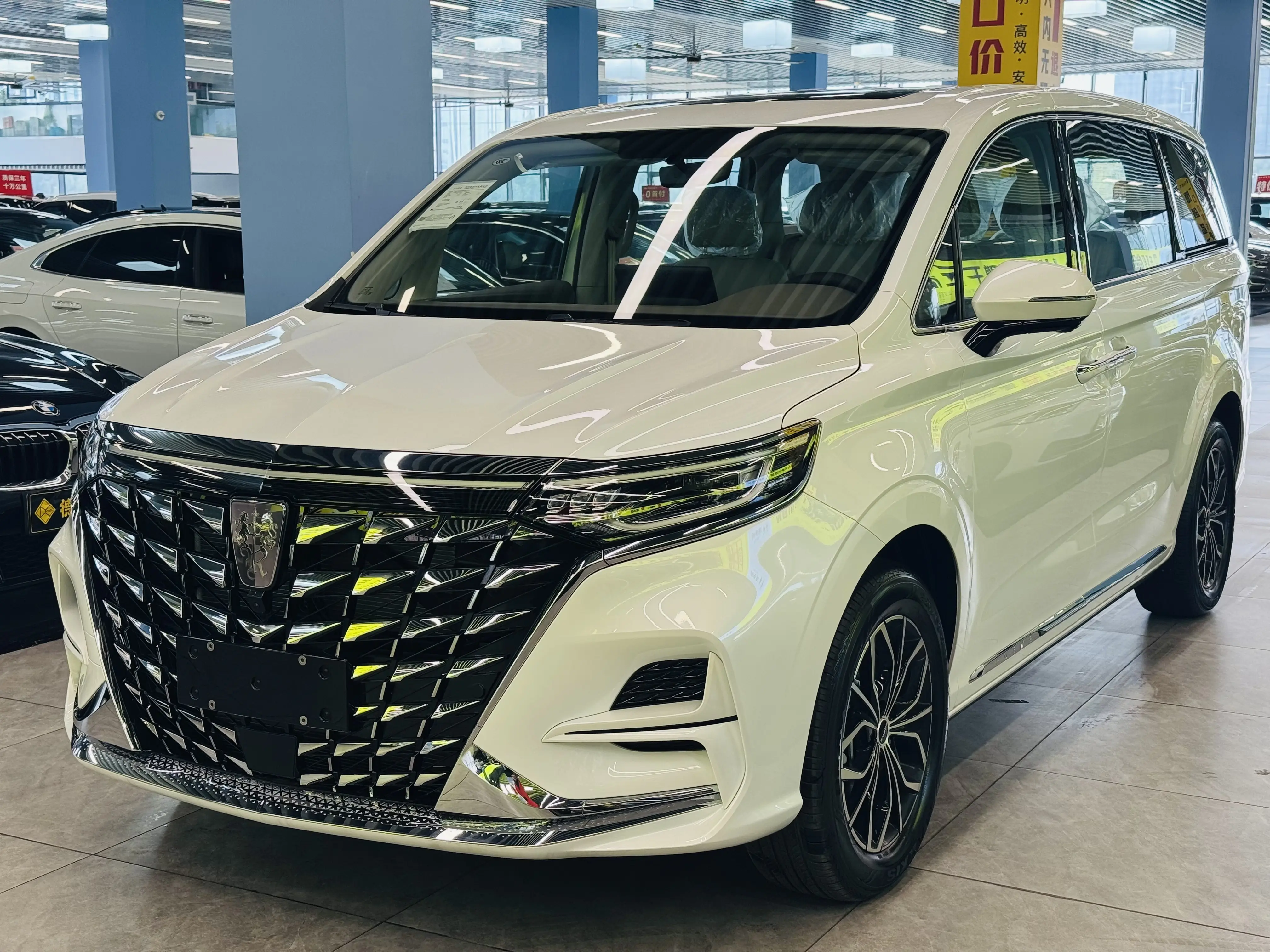 Roewe iMAX8 DMH  из Китая