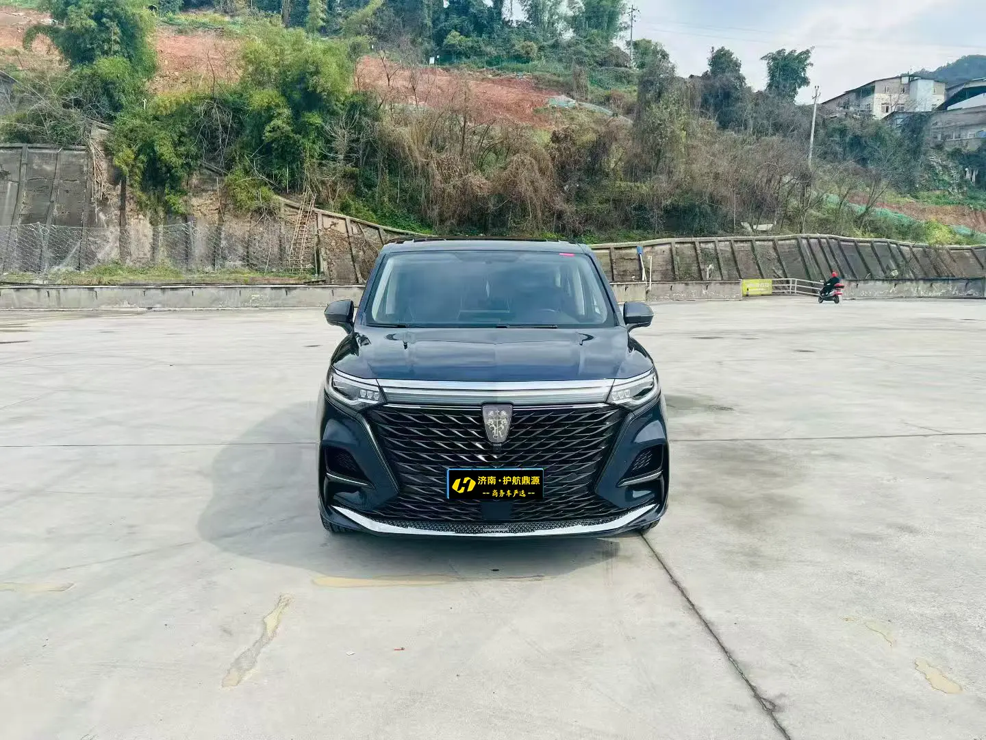 Roewe iMAX8  из Китая