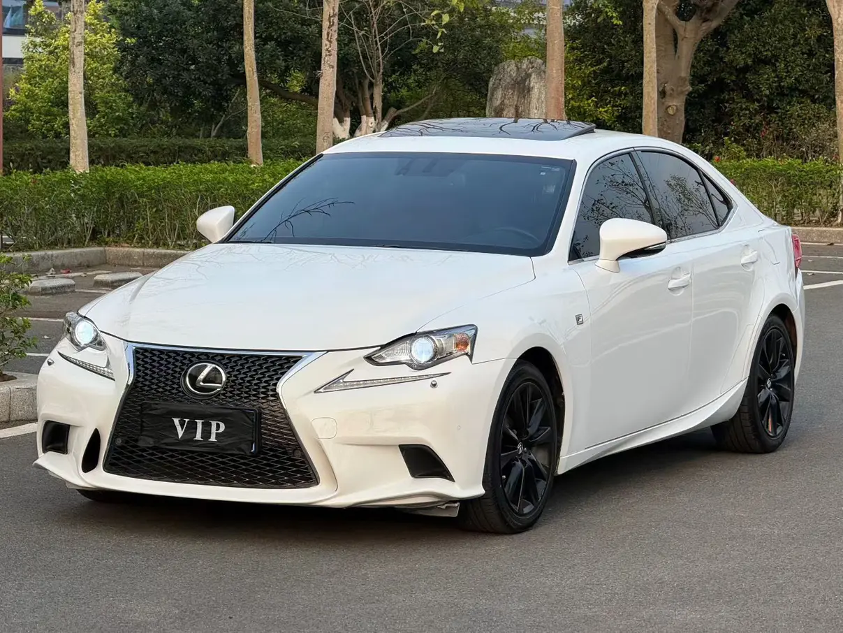 Lexus IS