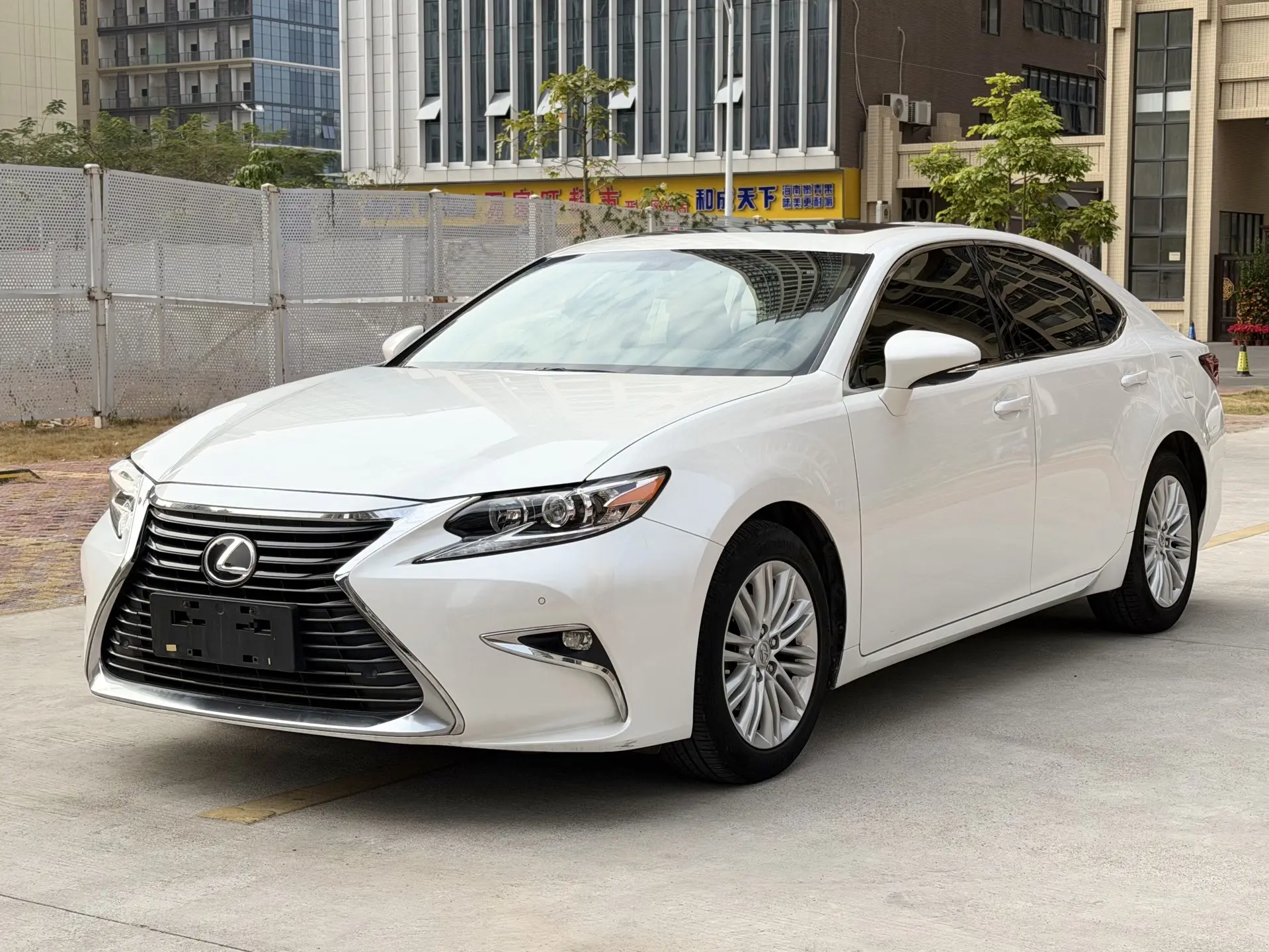 Lexus ES