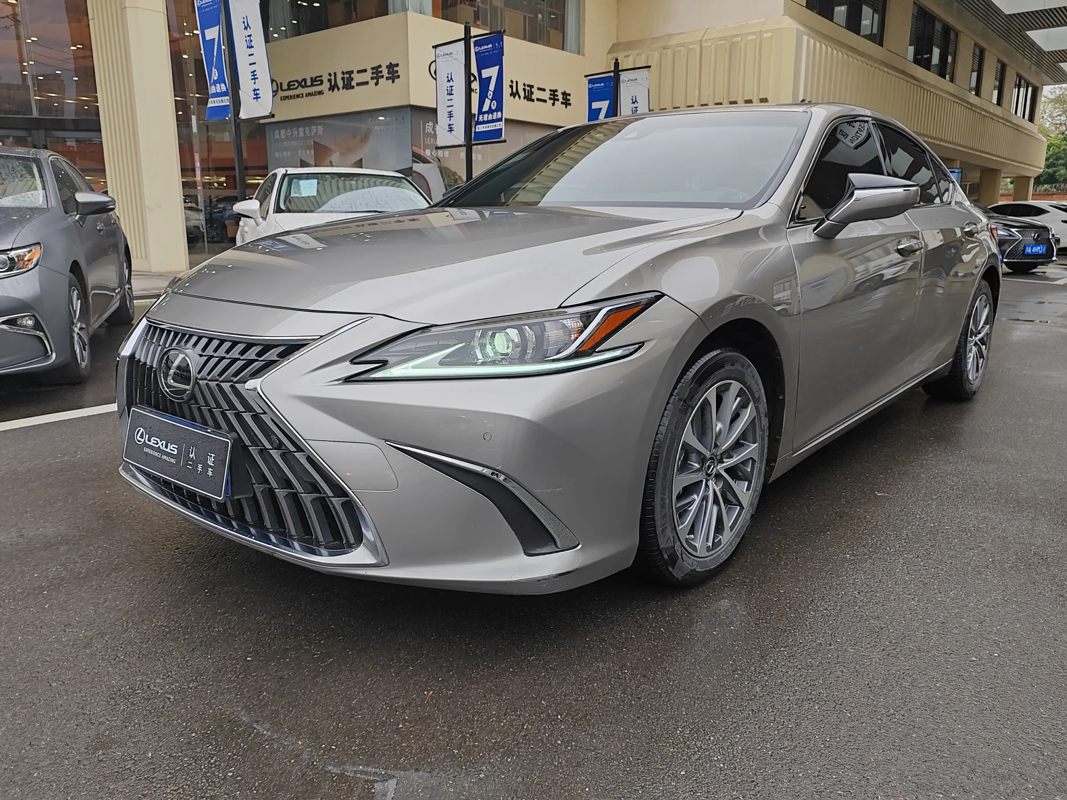 Lexus ES