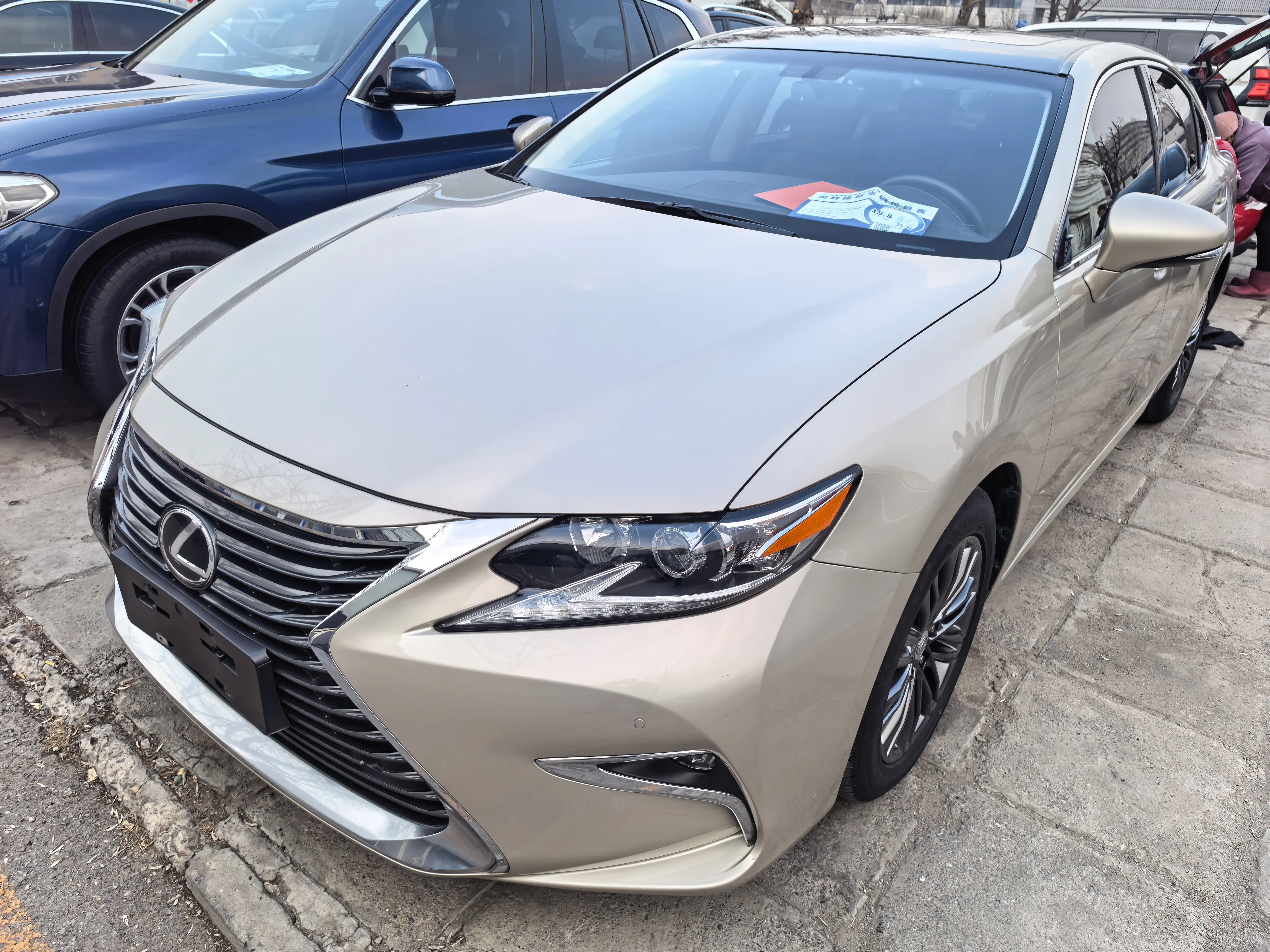 Lexus ES