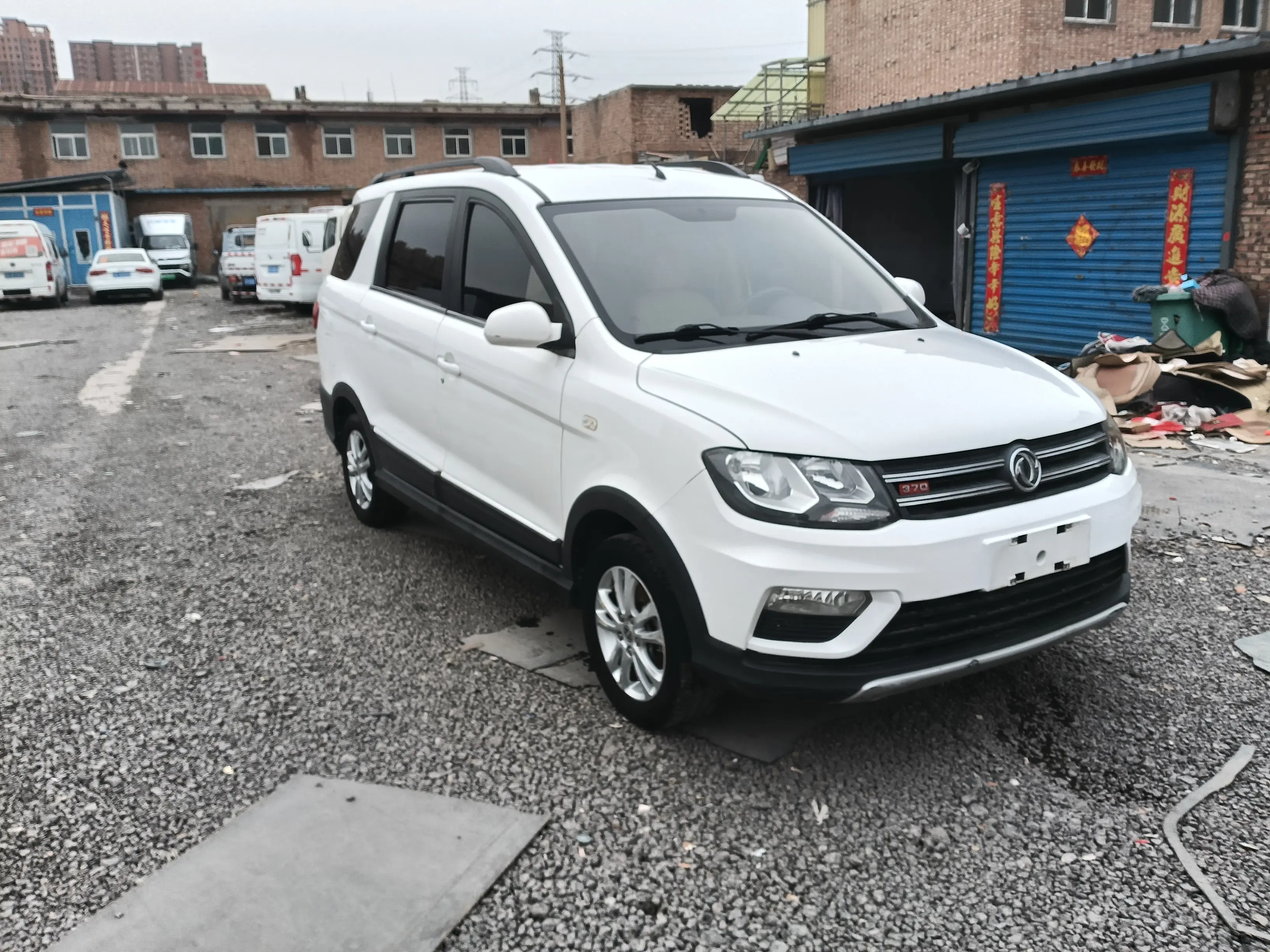 Dongfeng Fengon 370  из Китая