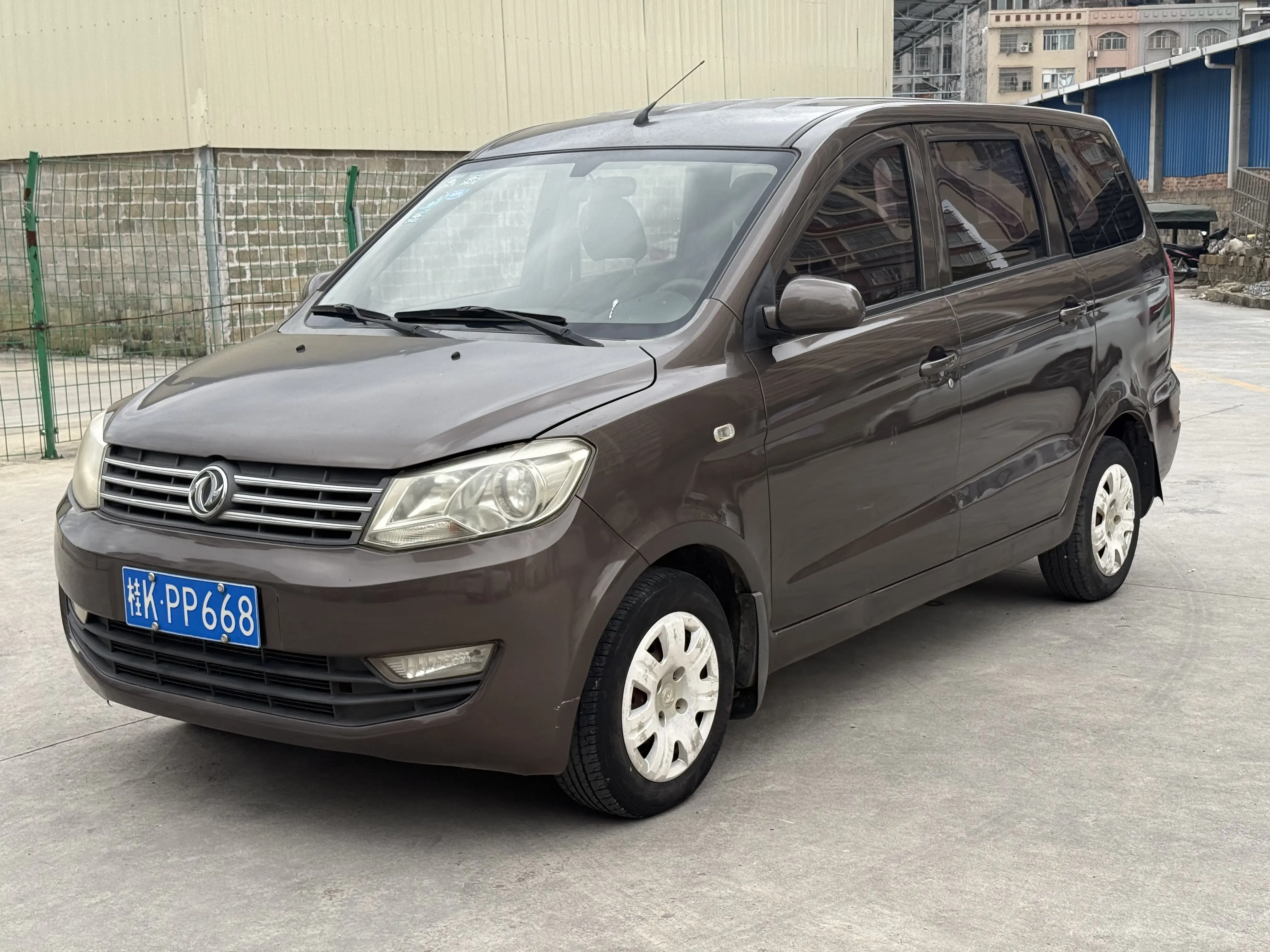 Dongfeng Fengon 330  из Китая